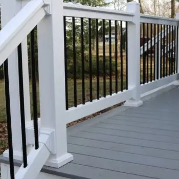 White deck railing with spindles